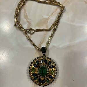 Elegant Gold and Green Pendant Necklace